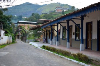 Imóvel com área de 10 alequeires geométricos, isto é, 484.000,00 m2. - fazenda dos migueis, em riograndina - nova friburgo / rj. as certidões do imóve