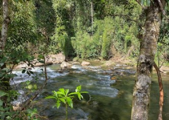 Imóvel com área de 16 alqueires geométricos, isto é, 744.400 m², fazendo divisa com o rio grande - lugar denominado rio bonito, toca da onça, ao sul d