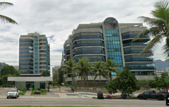 Imagem do imóvel Lote 1 – UM DOS CONDOMÍNIOS MAIS LUXUOSOS DA BARRA DA TIJUCA, COM INFRA ESTRUTURA DE CLUBE: SAUNA, PISCINA, QUADRAS, ACADEMIA